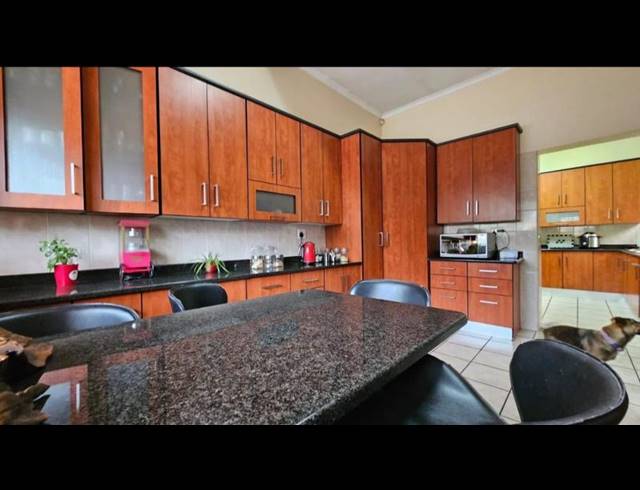 5 BEDROOM HOUSE FOR SALE IN VANDERBIJLPARK SW 2